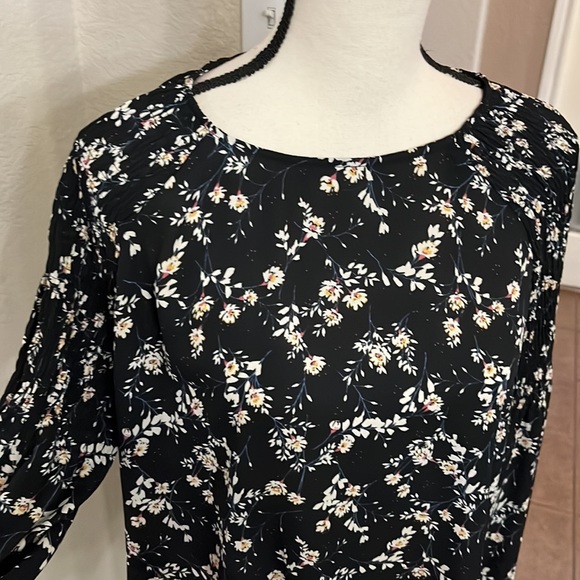 a.n.a.  A New Approach black floral small print shirt/blouse LARGE - Picture 4 of 17